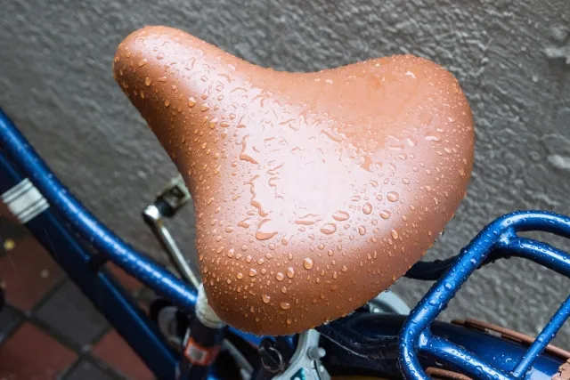 雨や砂、紫外線から自転車やバイクを守れる